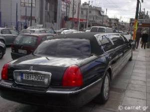 Lincoln Navigator limo town car.       